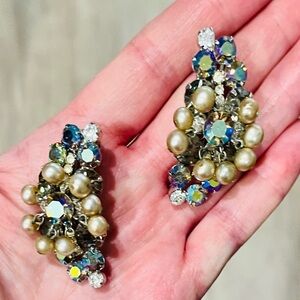 Vintage Juliana D&E Rhinestone & Pearl Cluster Clip Earrings 1960s Collectible